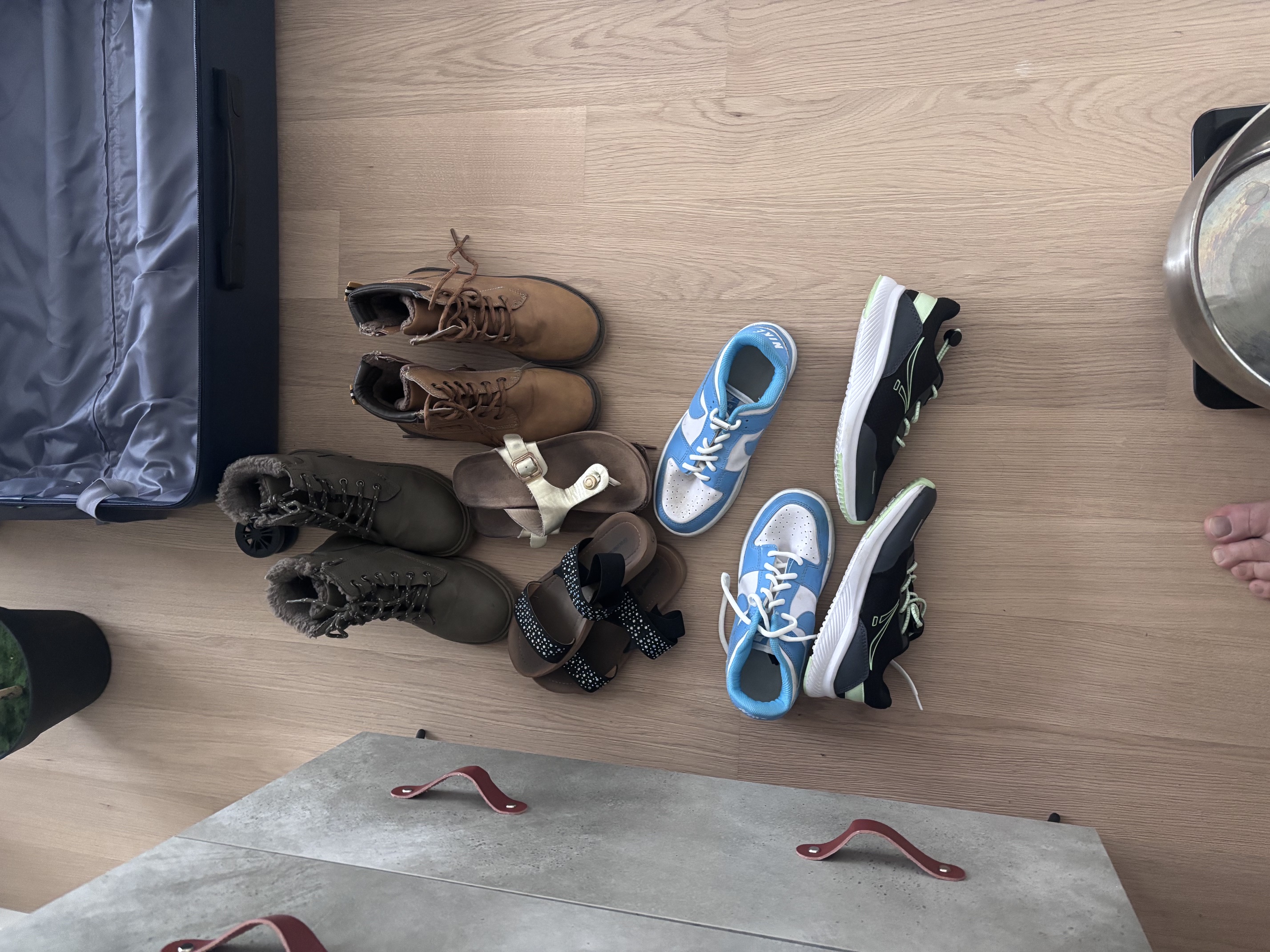 Fußballtaschen und Bälle für die Kinder in Doany